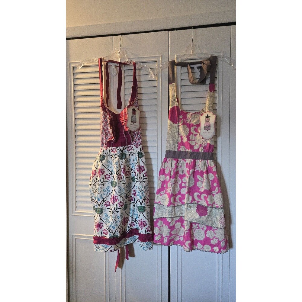 2 Envouge aprons